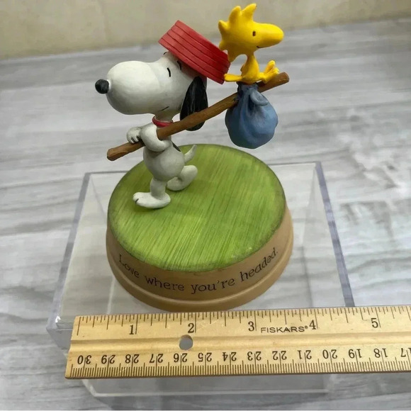Hallmark Peanuts Gallery 2013 Snoopy “Love Where You’re Headed” Figurine in Box - Picture 12 of 12